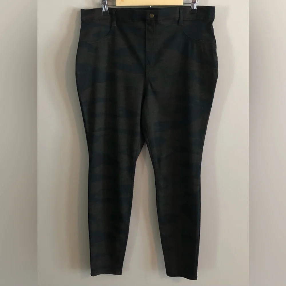 $6❤️Bundled Time and Tru Pants - Picture 3 of 9